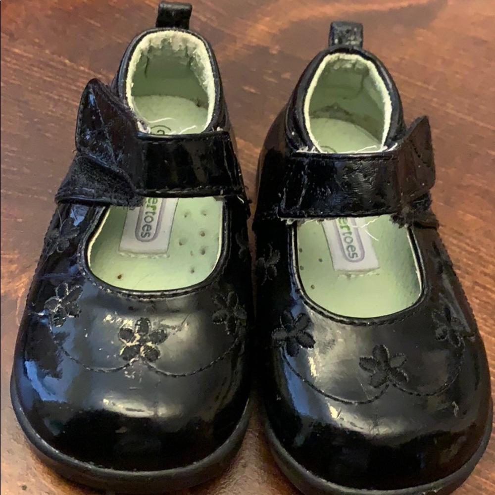 Baby sz 2 patent leather Velcro shoes